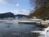 Der Türlersee ist schon mit einer Eisschicht bedeckt